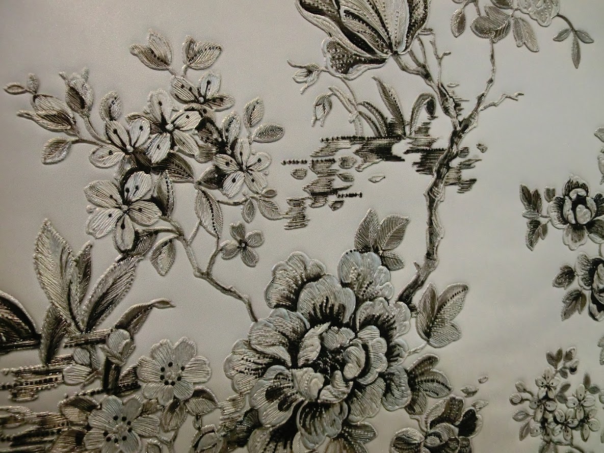 exklusives italienisches Tapeten Design schwaru grau weiss Blumen Roberto Cavalli in Berlin kaufen
