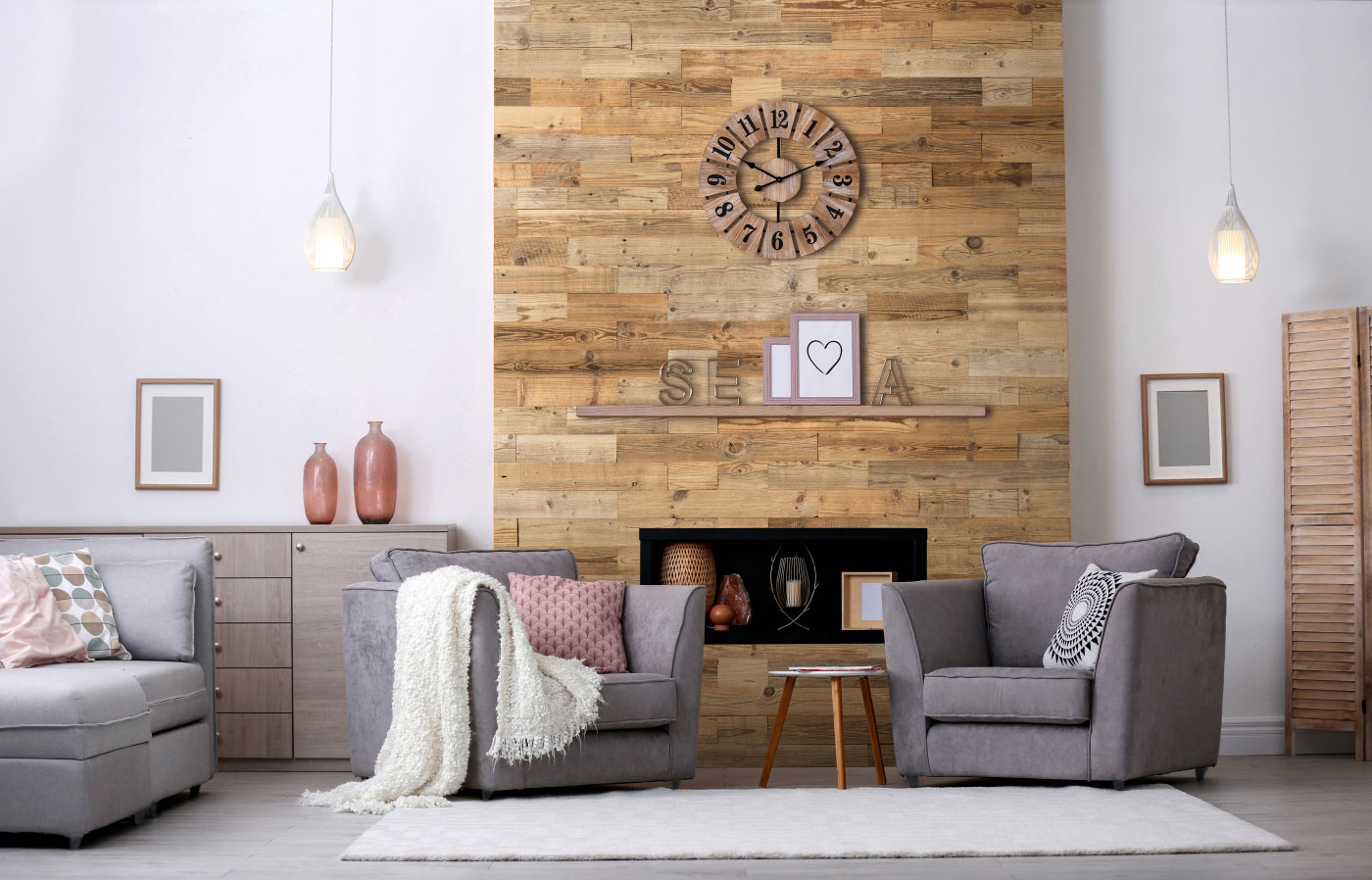Raumbild mit Holzklinker, Wandpaneel mit edlem Holz im Wohnzimmer